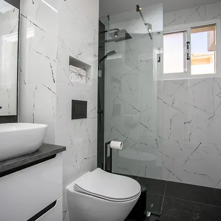 Διαμέρισμα Mycyprusstay - Jo's Lovely 2 Bedroom Modern